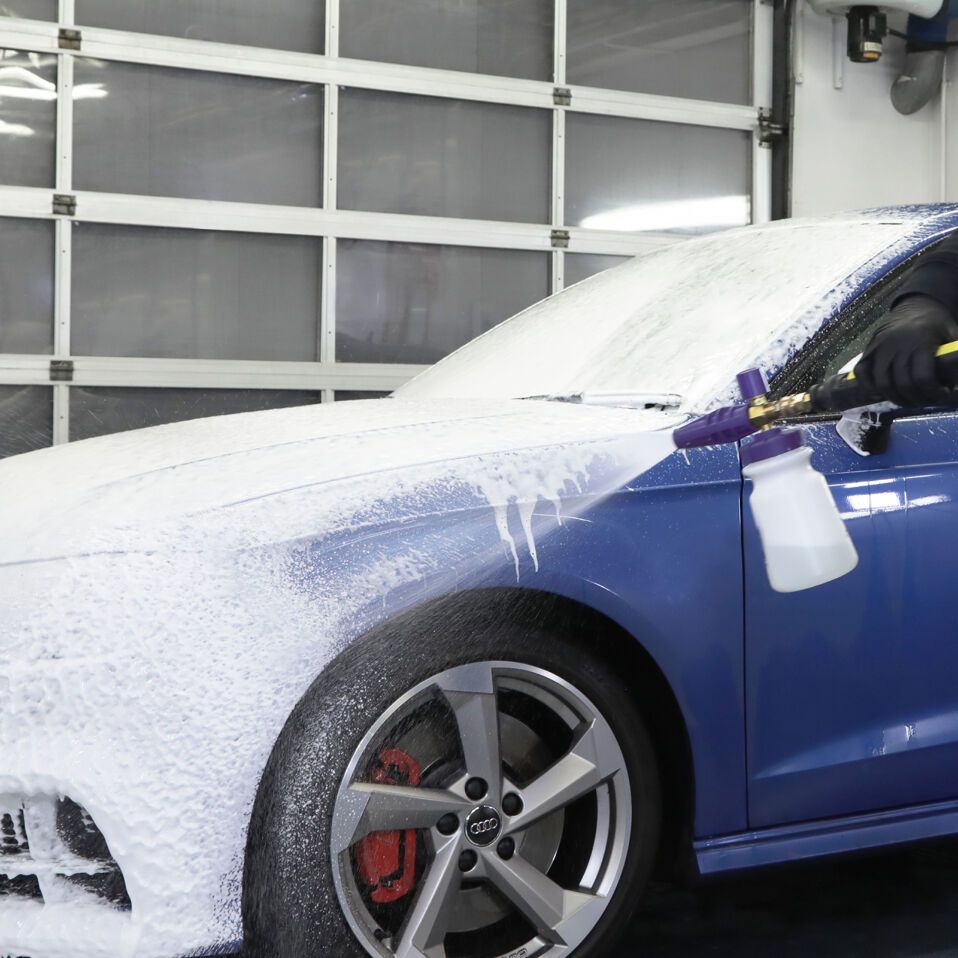 Autoglym Polar Blast brukt med skumkanon – effektiv forvask av bilens front og panser